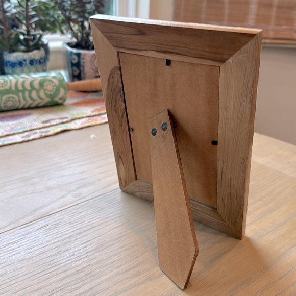 LIKE NEW RARE World Market 4x6 Bone Inlay Picture Frame-Multicolored Chevron - Picture 10 of 11